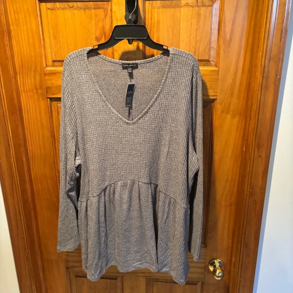 Lane Bryant Waffle Knit V-neck Long Sleeve Swing Top in Gray 26/28 NWT - Picture 2 of 7